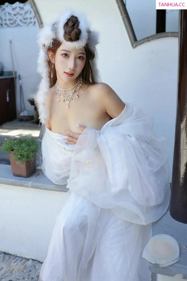   [XiuRen]高清写真图 2025.10.09 No.10843 金允希Yuki 低胸长裙第52张图片